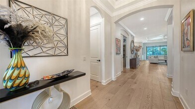 8137 Gabanna Dr, Unit Unit 2 in Sarasota, FL - Foto de edificio - Building Photo