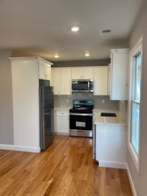 12 Lafayette St, Unit 1 in Wakefield, MA - Building Photo - Building Photo