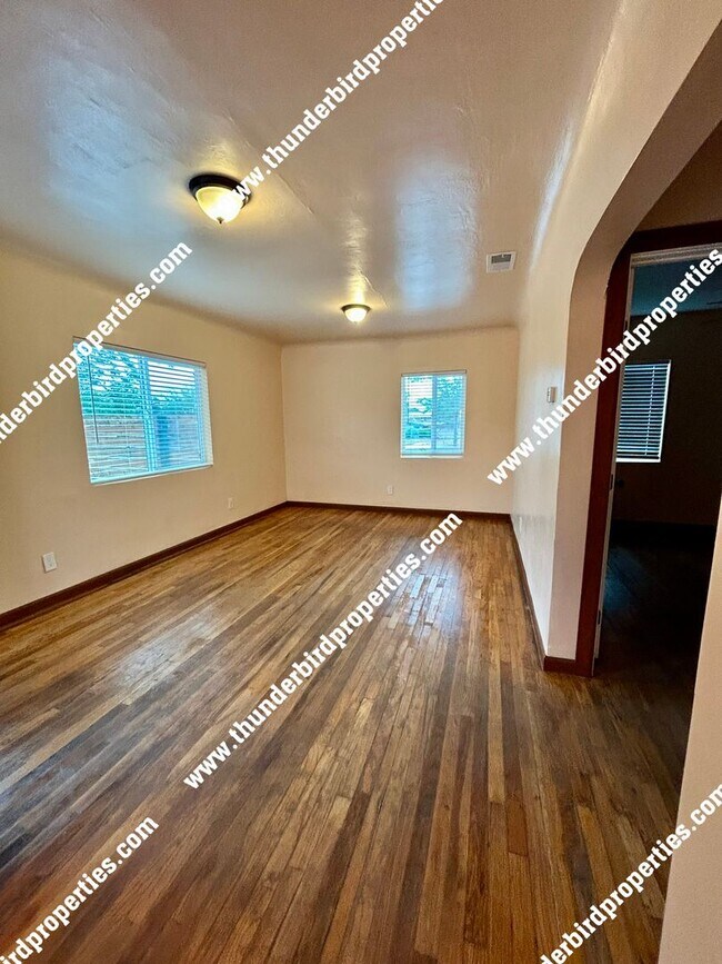 1321 San Mateo Blvd SE in Albuquerque, NM - Building Photo - Building Photo