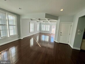 42403 Pine Forest Dr, Unit F208 in Chantilly, VA - Building Photo - Building Photo
