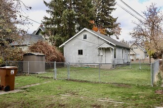 728 E Ermina Ave in Spokane, WA - Foto de edificio - Building Photo