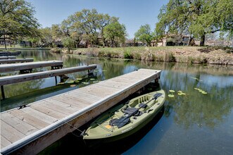 104 Horseshoe Bay Blvd in Horseshoe Bay, TX - Building Photo - Building Photo