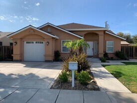 338 W 20th St in Tracy, CA - Building Photo