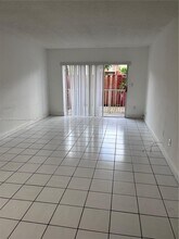 9970 SW 88th St in Miami, FL - Foto de edificio - Building Photo