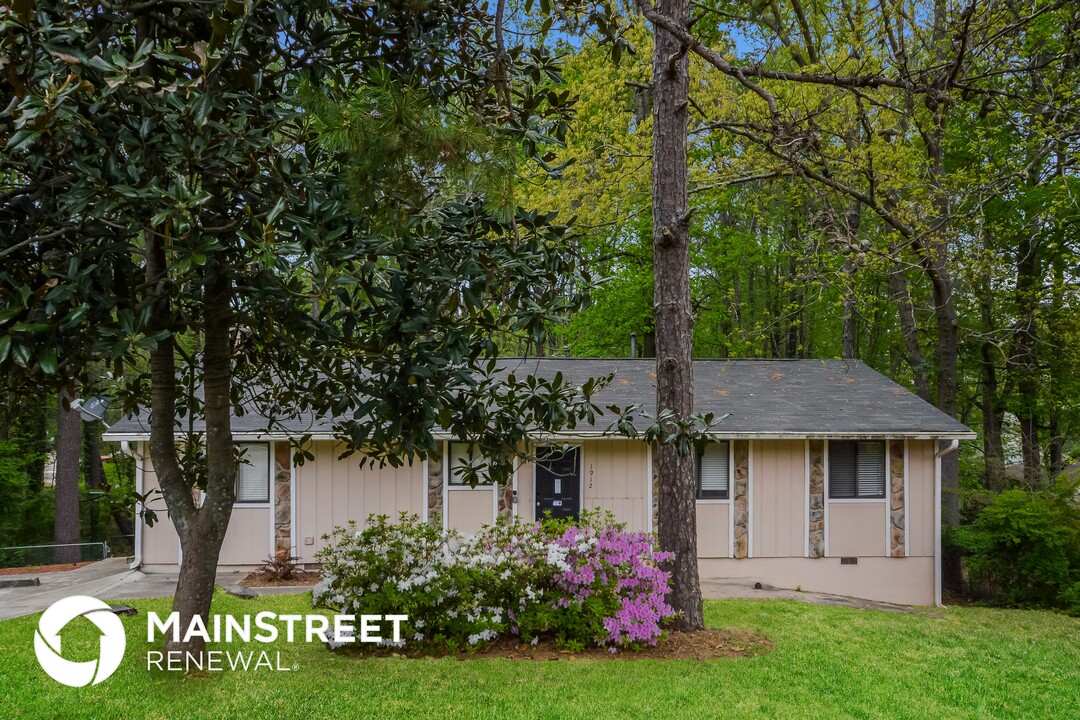 1912 Singer Way in Lithonia, GA - Building Photo