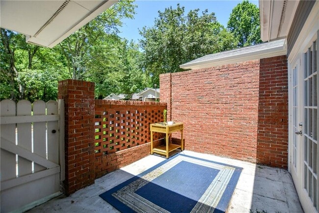2992 Crosswycke Forest Dr in Atlanta, GA - Building Photo - Building Photo