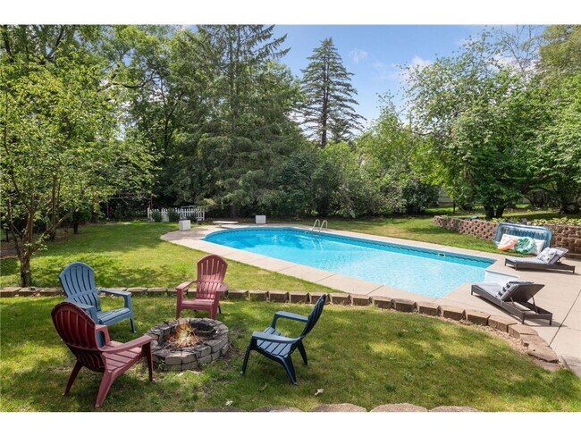 13641 Spring Lake Rd in Minnetonka, MN - Building Photo - Building Photo