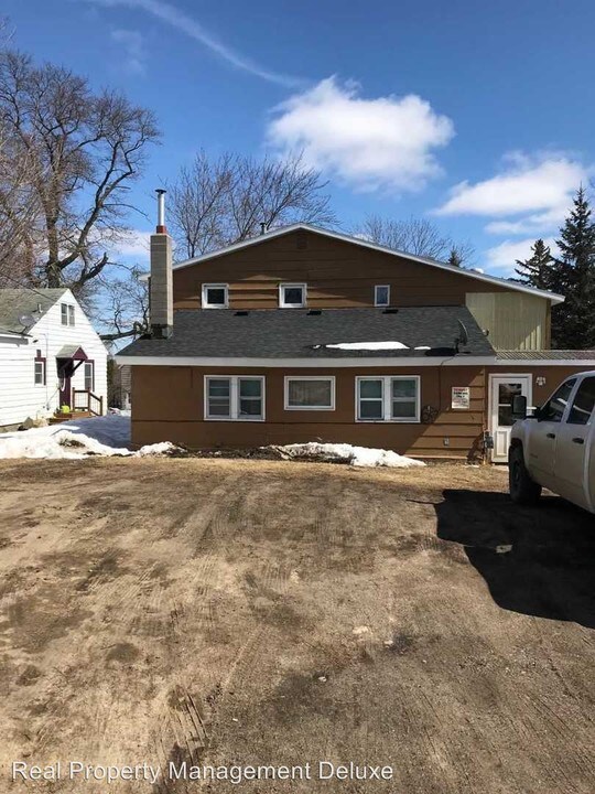 407 7th St NE in Staples, MN - Building Photo
