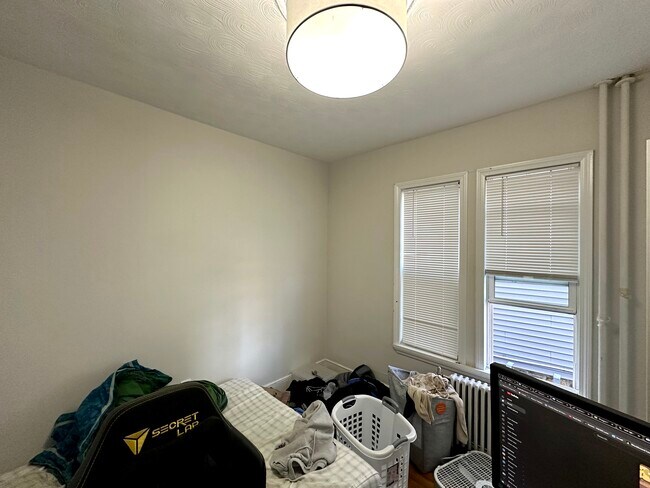 157 E Cottage St, Unit 1 in Boston, MA - Foto de edificio - Building Photo