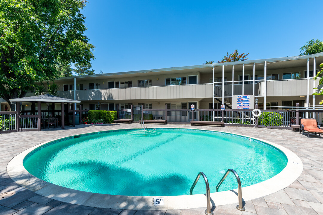 Shutters Apartments in Walnut Creek, CA - Building Photo