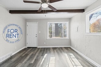 2429 Lincoln Manor Dr in Flint, MI - Building Photo - Building Photo