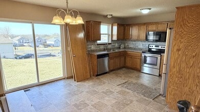 2213 Larkspur in Excelsior Springs, MO - Building Photo - Building Photo