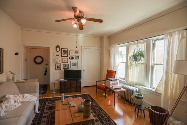 4647 N Manor Ave, Unit 3 in Chicago, IL - Foto de edificio - Building Photo