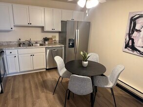 805 Brandie Rd, Unit #805 in Madison, WI - Foto de edificio - Building Photo