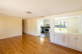 107 Norton St in Southington, CT - Building Photo - Building Photo