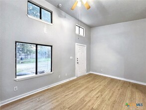 1108 W McCarty Ln in San Marcos, TX - Building Photo - Building Photo