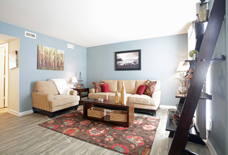 Courthouse Green West Apartments in Richmond, VA - Building Photo - Interior Photo