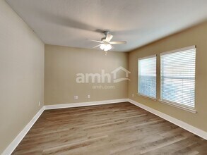 802 Dragonfly Dr in Conroe, TX - Foto de edificio - Building Photo