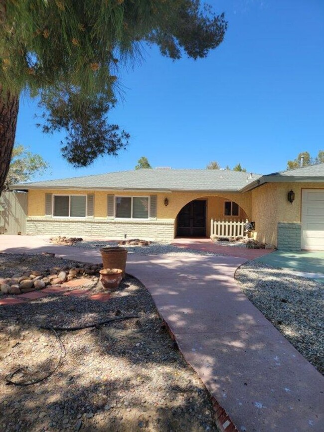 527 N El Prado St in Ridgecrest, CA - Building Photo - Building Photo