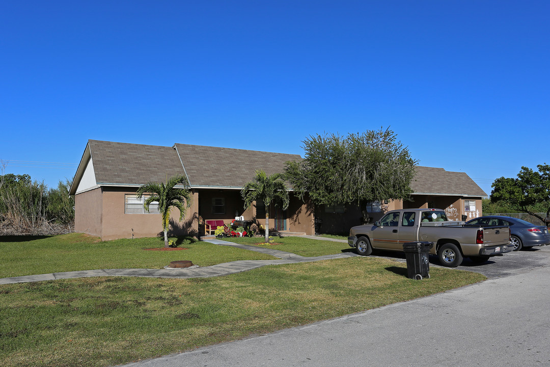 Lakeside Terrace in Pahokee, FL - Building Photo