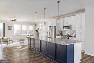 22482 Foundation Dr in Ashburn, VA - Foto de edificio - Building Photo