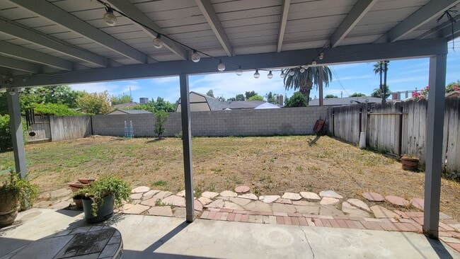 2313 San Lorenzo Ave in Bakersfield, CA - Building Photo - Building Photo