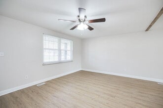 4540 Pennyston Ave in Dayton, OH - Foto de edificio - Building Photo