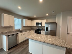 6854 Tarik Ln in Raleigh, NC - Foto de edificio - Building Photo