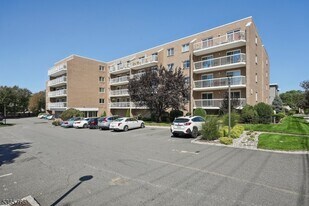 38 Moonachie Rd in Hackensack, NJ - Building Photo