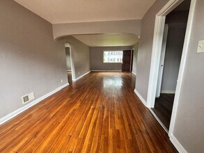 34 N Hampton Rd in Columbus, OH - Building Photo - Building Photo