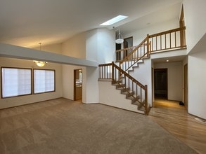 648 S 32nd Pl in Renton, WA - Foto de edificio - Building Photo