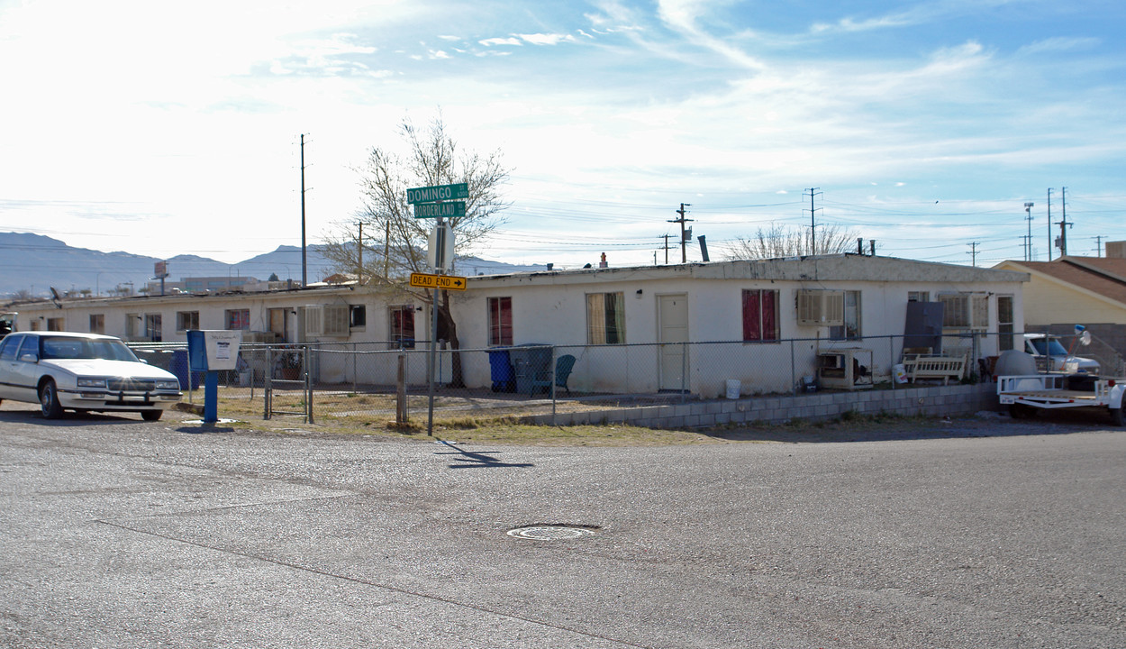 326 E Borderland Rd in El Paso, TX - Building Photo