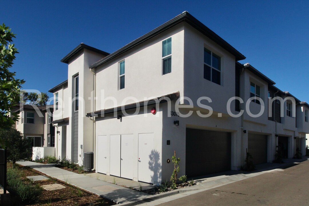 13075 Olympus Cir in Poway, CA - Building Photo