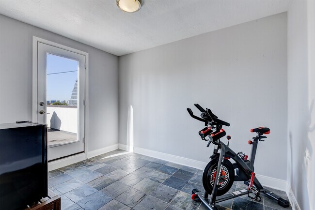 property at 1124 W Dallas St