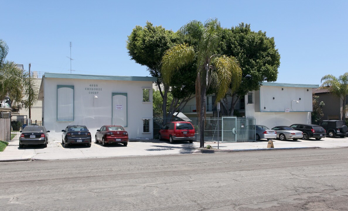 Cherokee Court in San Diego, CA - Building Photo