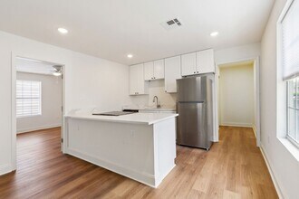 2322 St Andrew St-Unit -2322 in New Orleans, LA - Building Photo - Building Photo