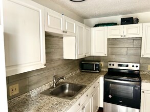 626 W Mango St in Lantana, FL - Building Photo - Building Photo