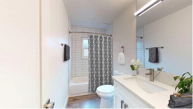 5008 Hazeltine Ave-Unit -Unit 15 in Los Angeles, CA - Building Photo - Building Photo