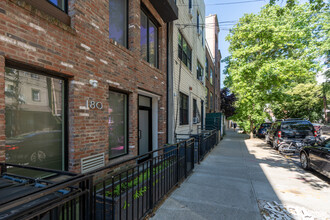 180 Jackson St in Brooklyn, NY - Building Photo - Building Photo