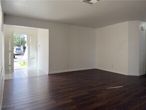 1320 Pacific Terrace Dr in Las Vegas, NV - Building Photo - Building Photo