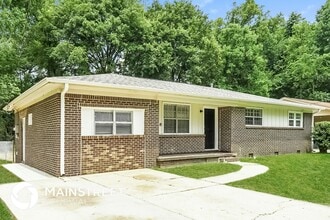 690 Brooksdale Dr in Tuscaloosa, AL - Building Photo - Building Photo