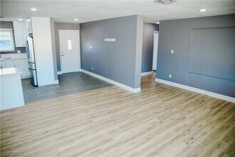 2580 E Hacienda Ave in Las Vegas, NV - Building Photo - Building Photo