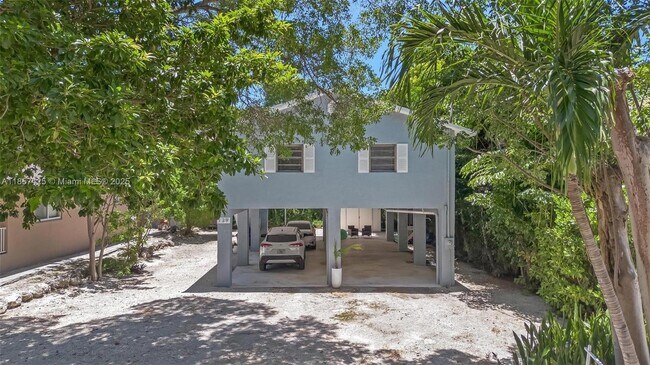 139 N Bay Harbor Dr in Key Largo, FL - Building Photo - Building Photo