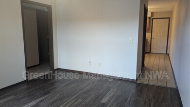 423 SE A St in Bentonville, AR - Building Photo - Building Photo