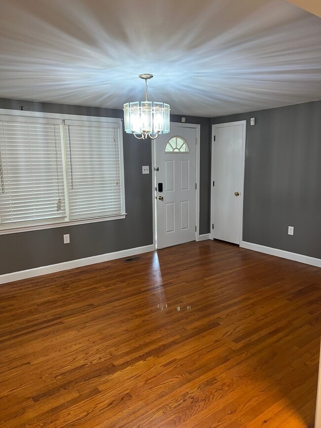 217 Peony Ln in Roanoke Rapids, NC - Foto de edificio - Building Photo