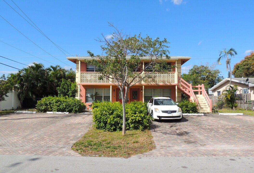 5121 NE 18th Ter in Fort Lauderdale, FL - Building Photo