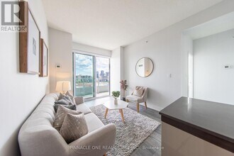 180 Fairview Mall Dr in Toronto, ON - Building Photo - Building Photo