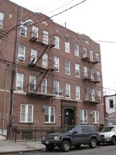 739 Dumont Ave in Brooklyn, NY - Foto de edificio - Building Photo