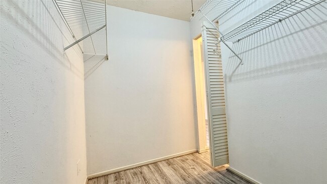 property at 18 Dellforest Ct