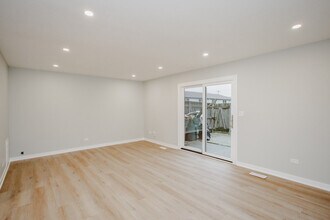 1845 Bristol Walk in Hoffman Estates, IL - Building Photo - Building Photo